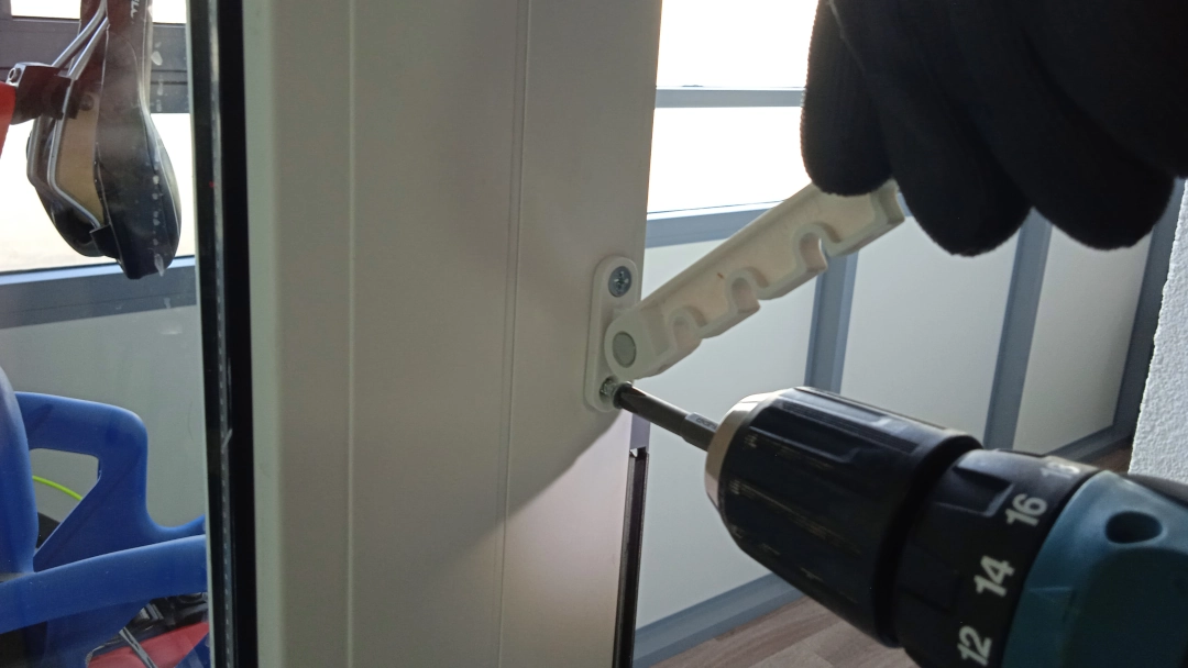 remontokonvomske-016 ограничитель открывания окна